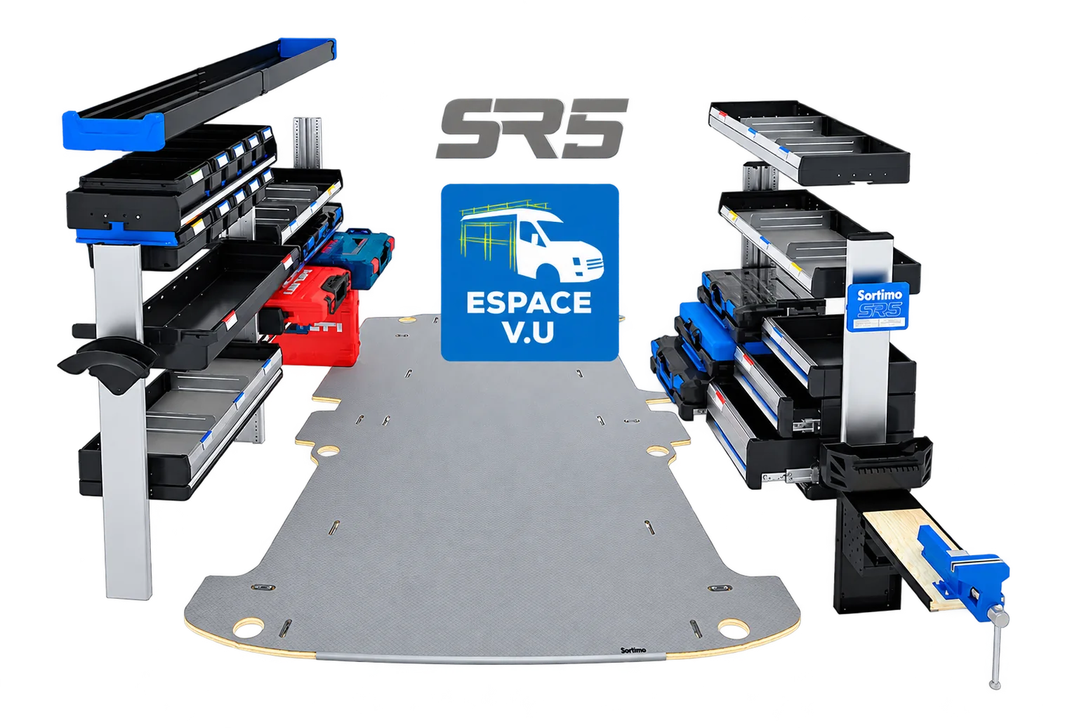 Rendu 3D d'un aménagement de véhicule utilitaire Sortimo SR5 avec étagères, caisses à outils, plancher gris et étau, accompagné du logo Espace V.U.